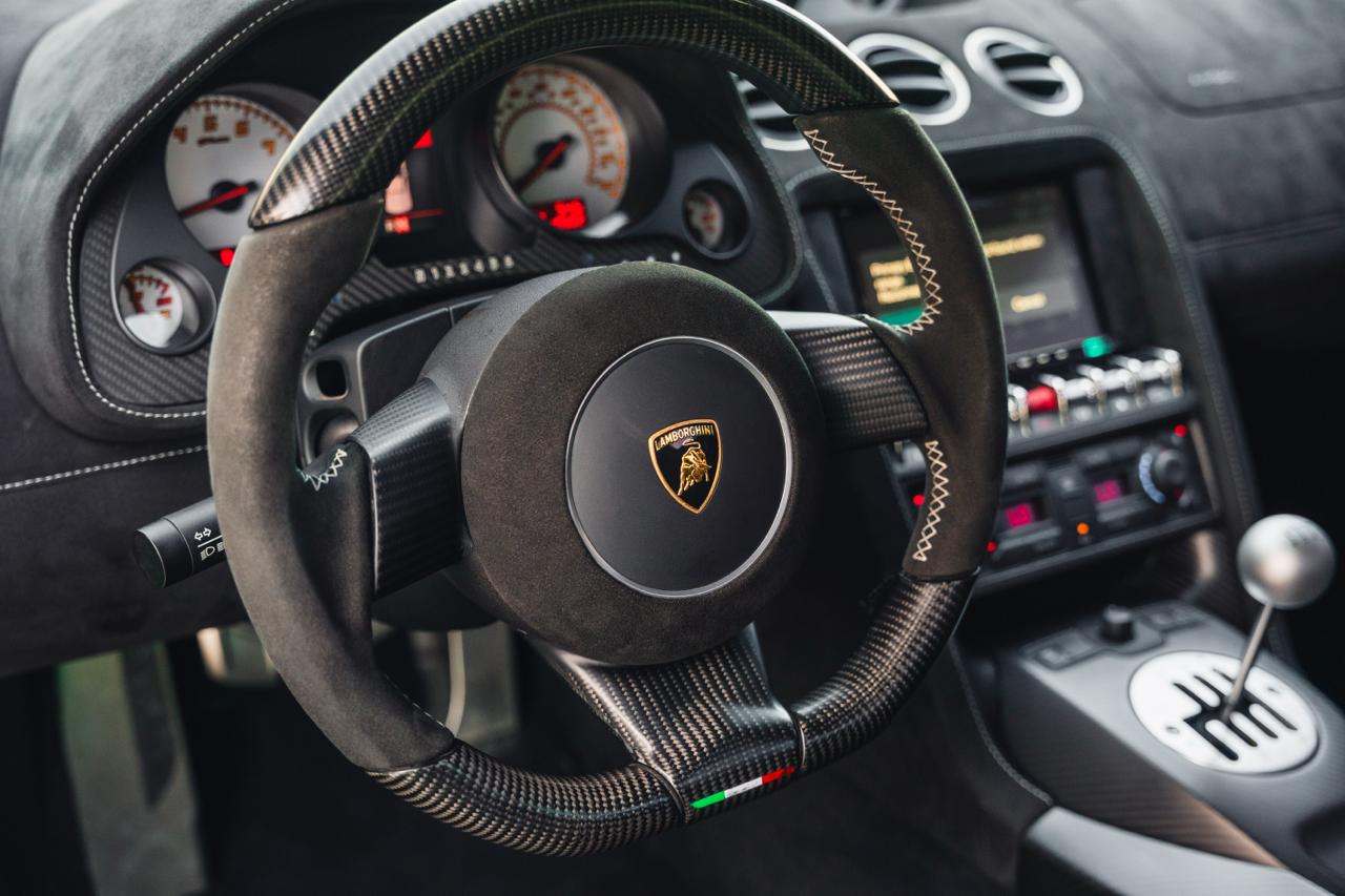 Gallardo Superleggera Alcantara steering wheel and gauge cluster
