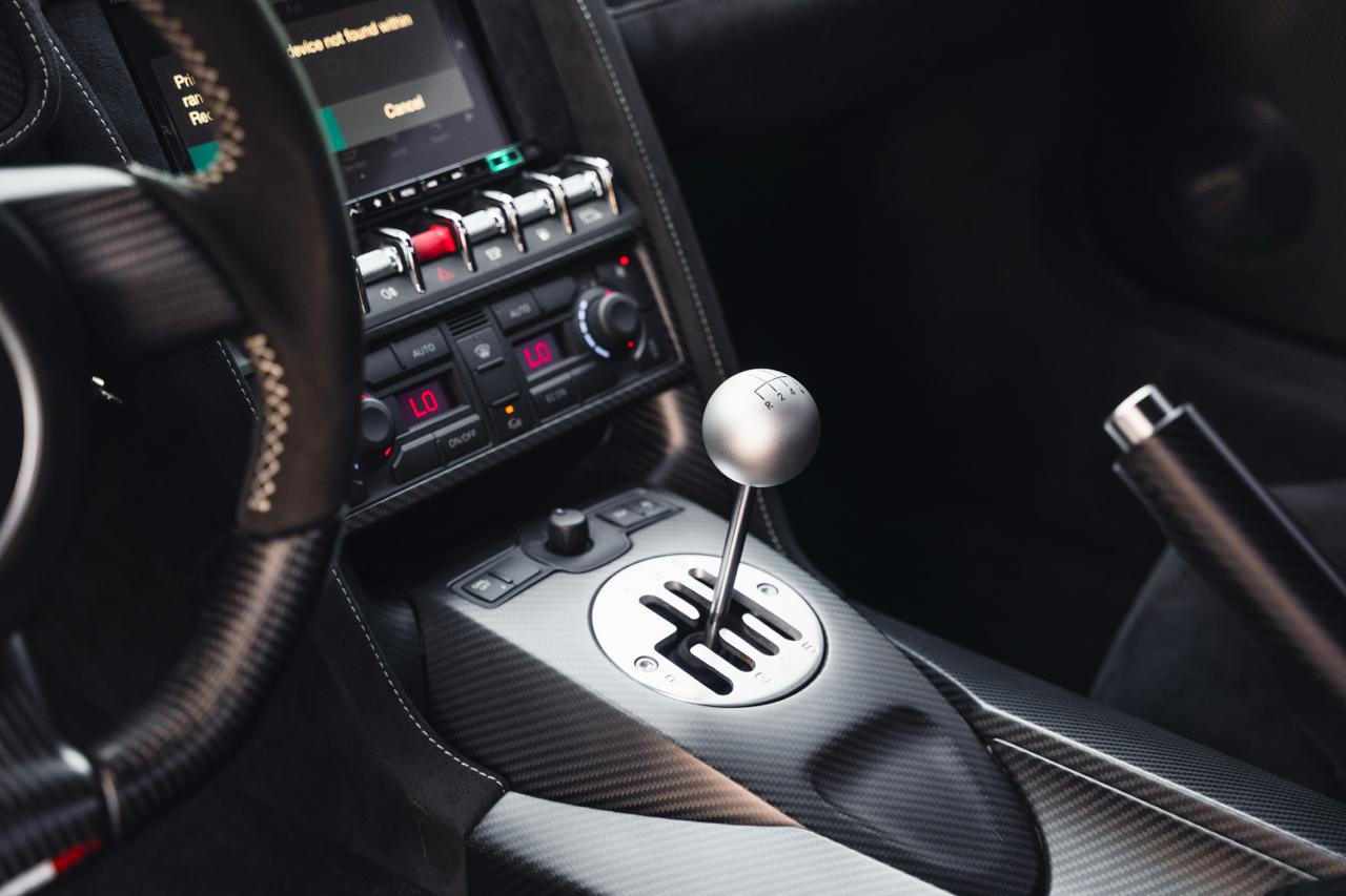Royalty gated 6-speed manual shifter installed in the Gallardo Superleggera