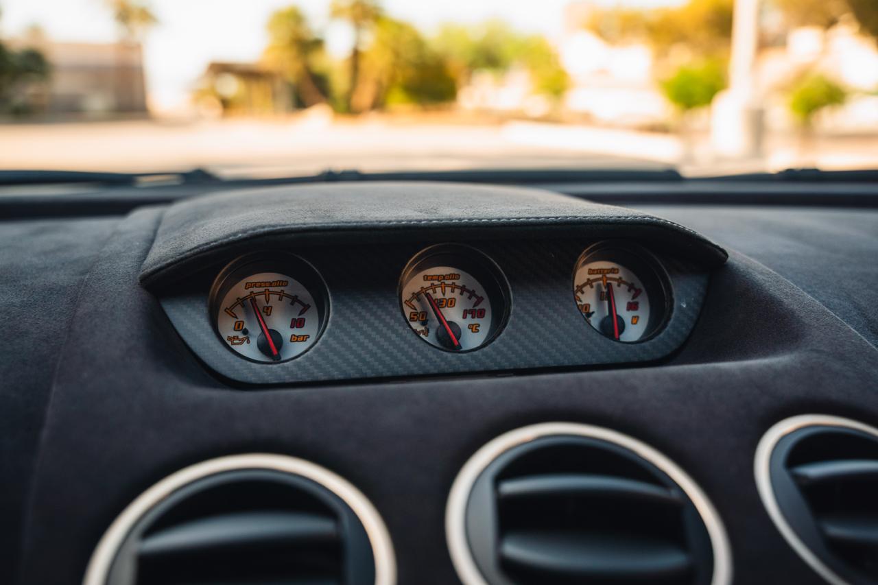 Auxiliary dashboard gauges in the Gallardo Superleggera